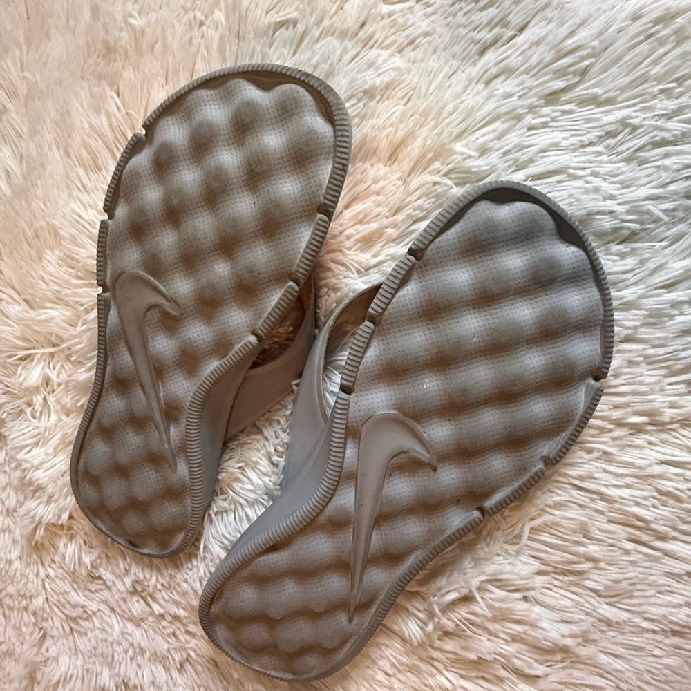Nike Women's Coral and Gray Flip Flops - Picture 2 of 3